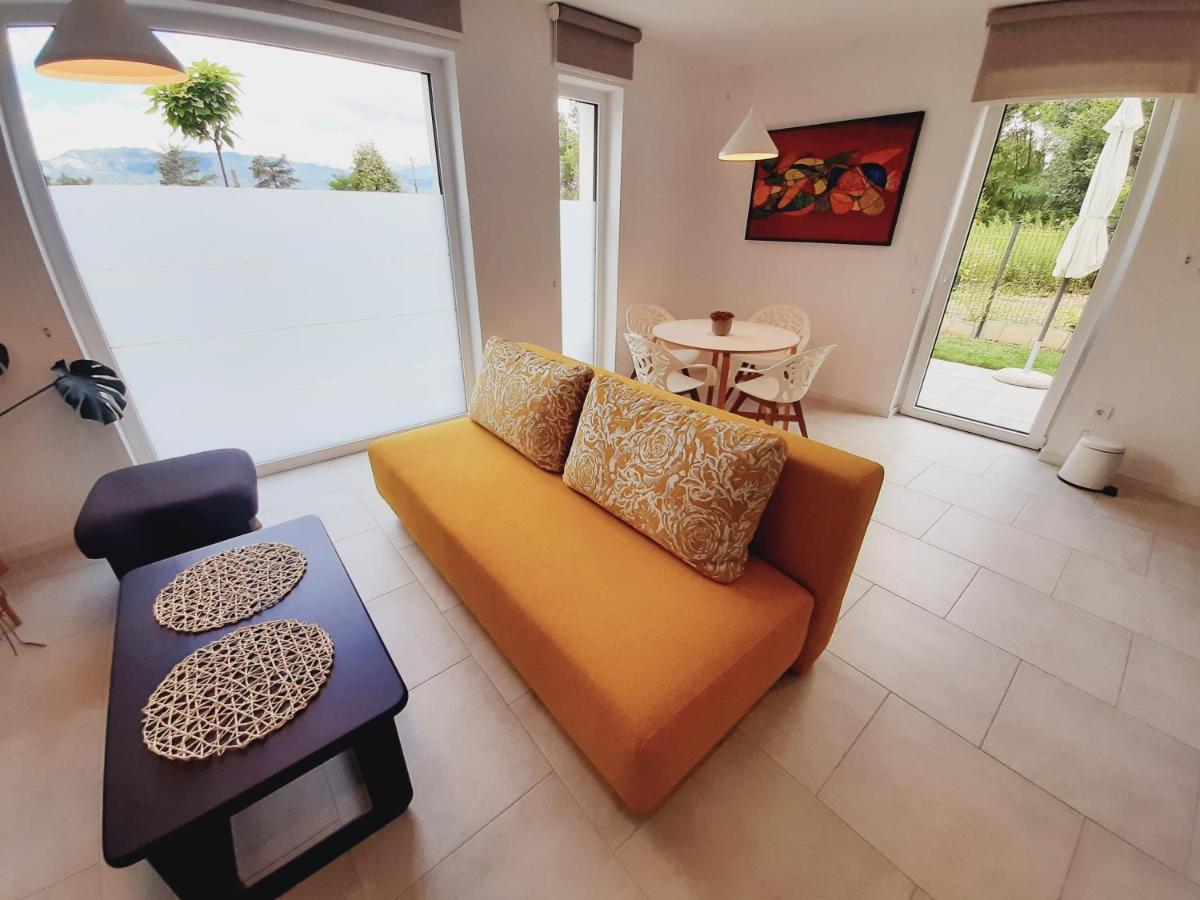 Green Bee Apartment Лесце Екстериор снимка