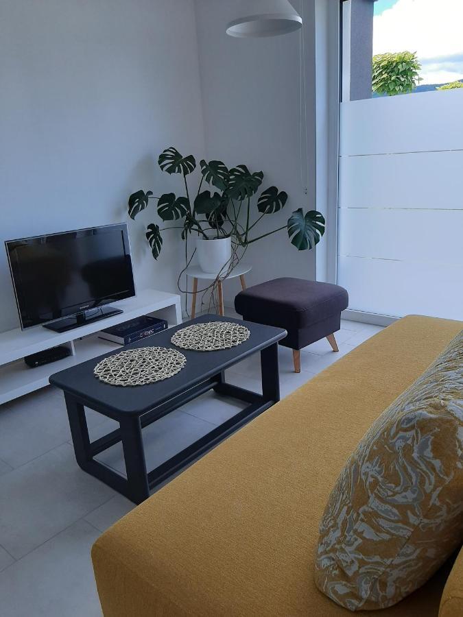 Green Bee Apartment Лесце Екстериор снимка
