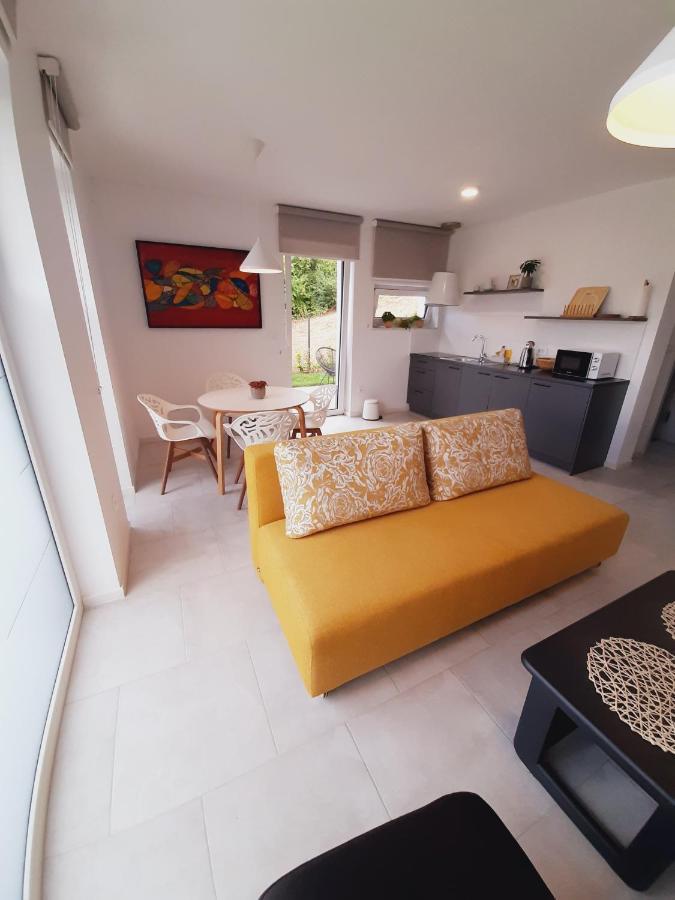Green Bee Apartment Лесце Екстериор снимка