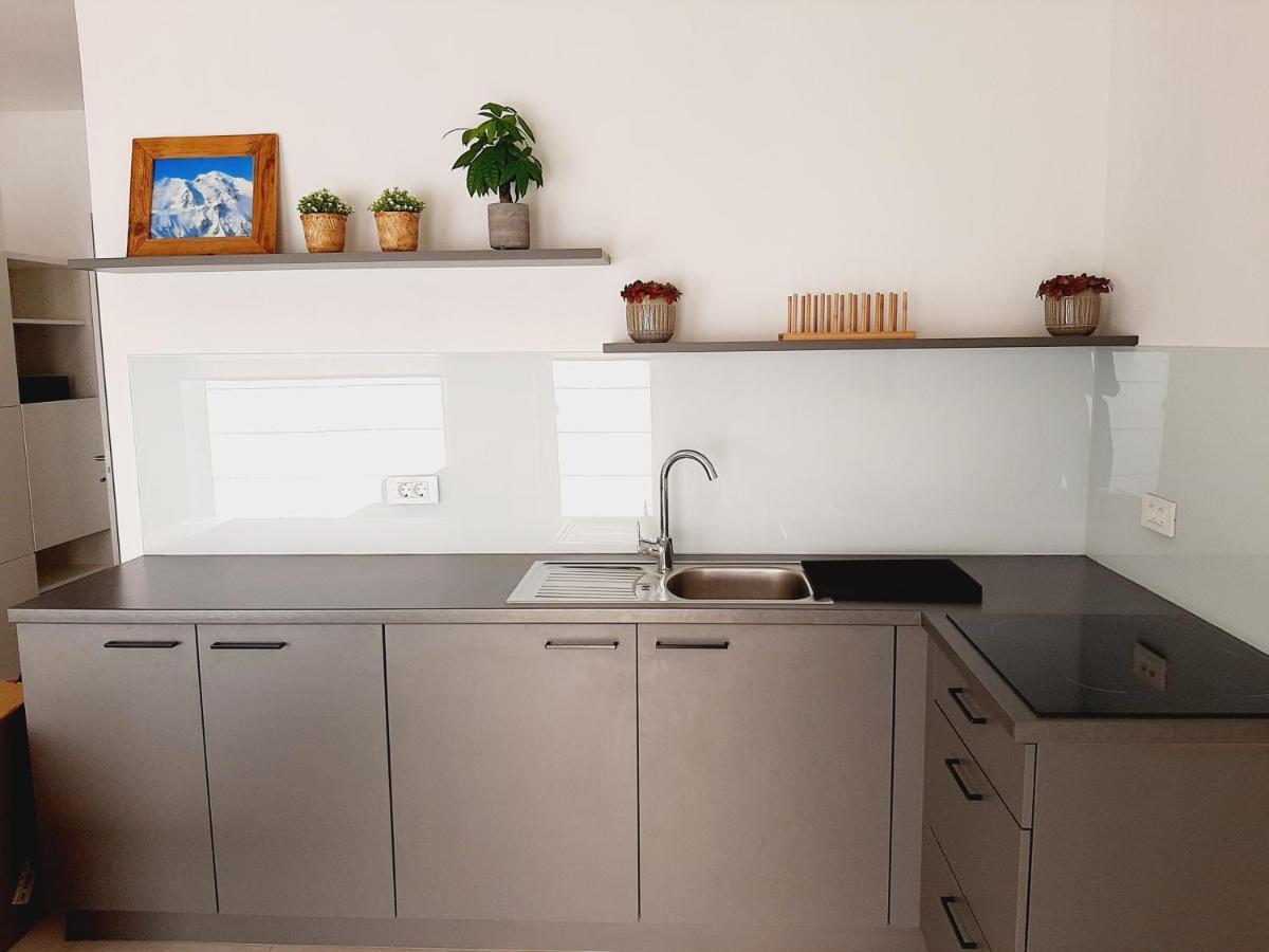 Green Bee Apartment Лесце Екстериор снимка