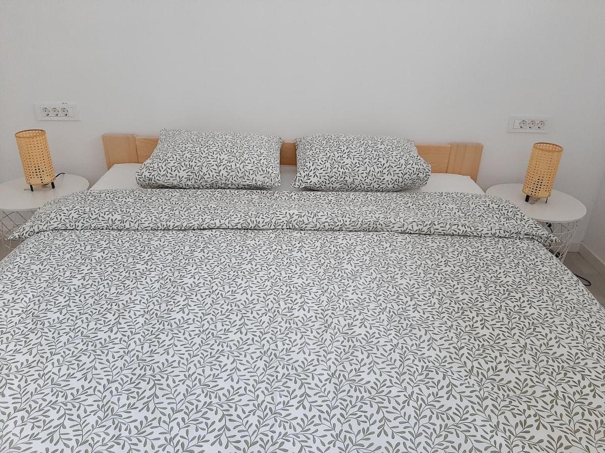 Green Bee Apartment Лесце Екстериор снимка