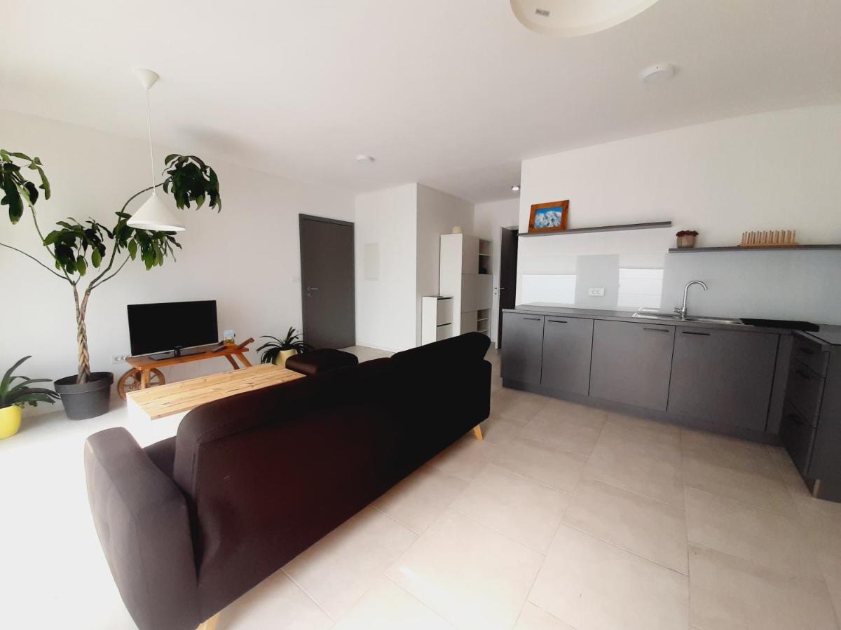 Green Bee Apartment Лесце Екстериор снимка