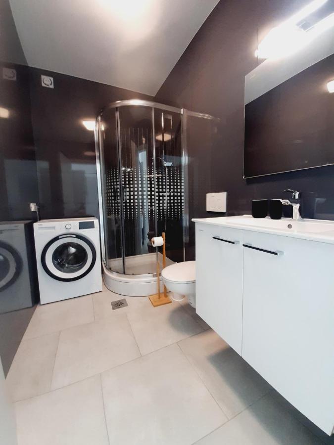 Green Bee Apartment Лесце Екстериор снимка